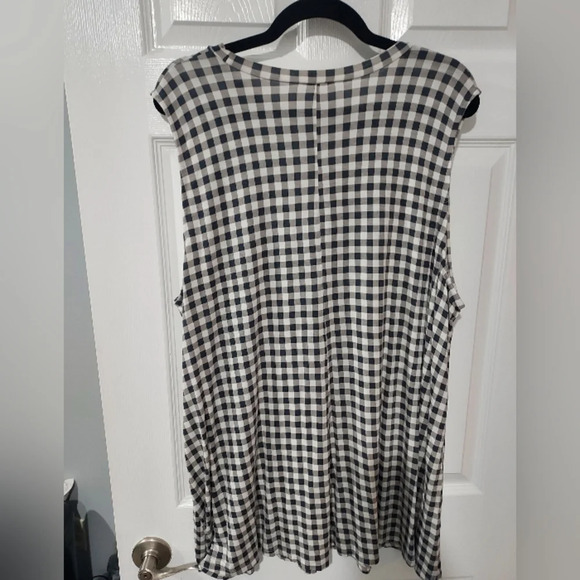 Lane Bryant Black and White Gingham Swing Tee Tank in Size 26/28 4X - Picture 8 of 9